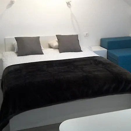 Simple Teslina Zagreb